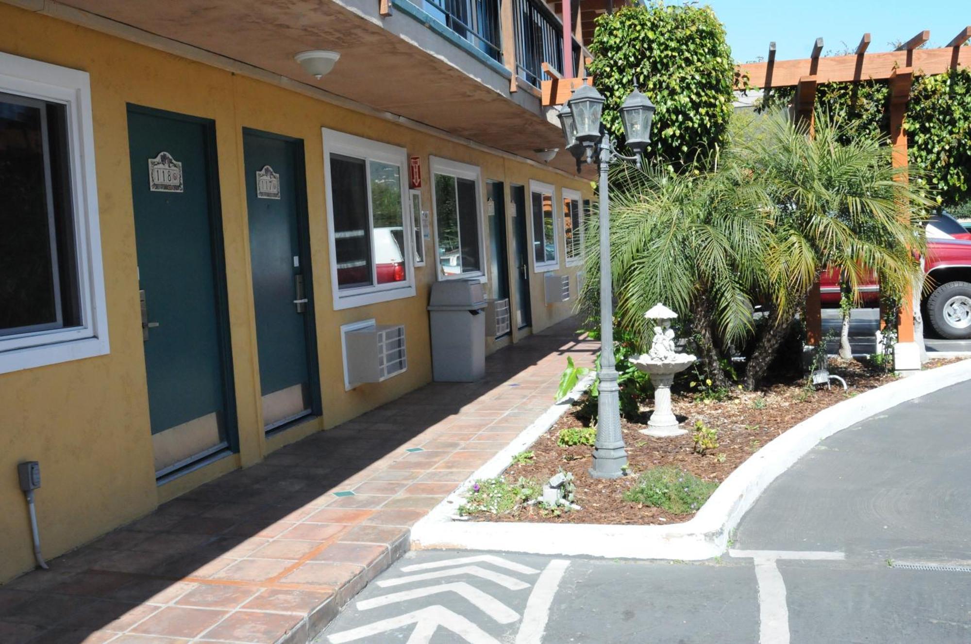 Sandyland Reef Inn Carpinteria Exterior photo