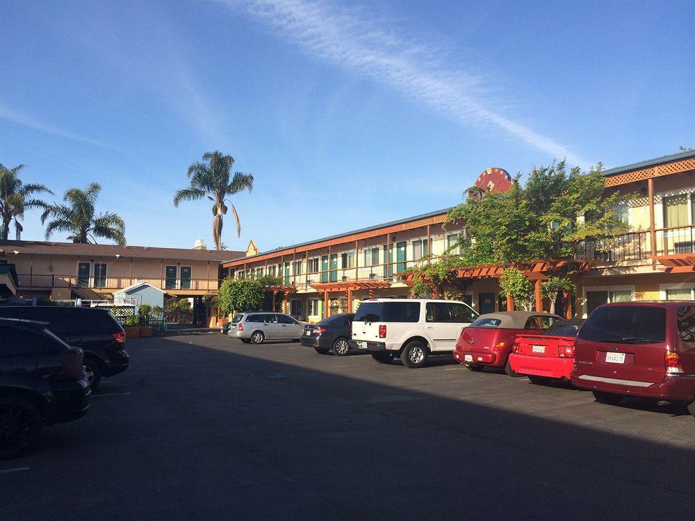 Sandyland Reef Inn Carpinteria Exterior photo