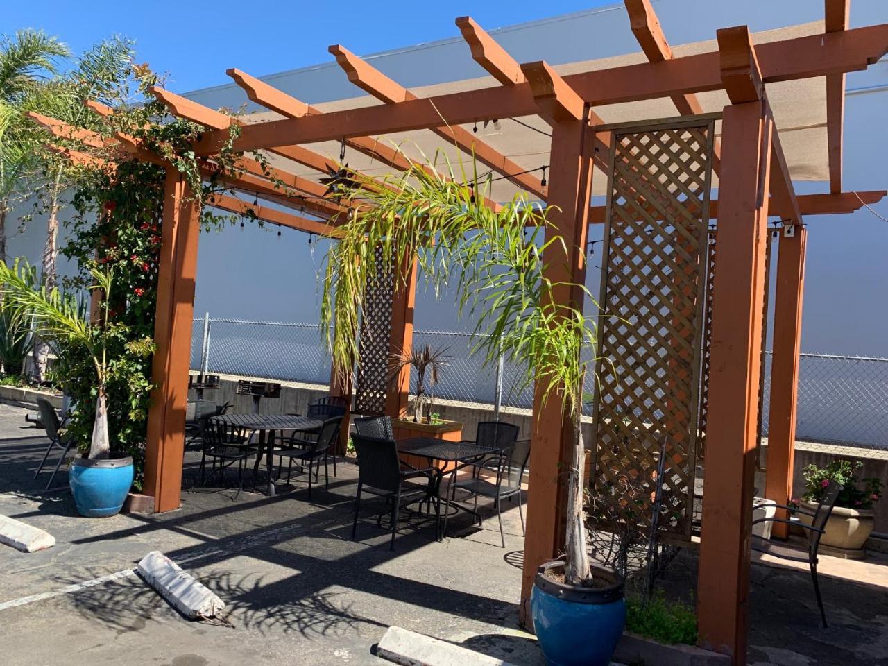 Sandyland Reef Inn Carpinteria Exterior photo