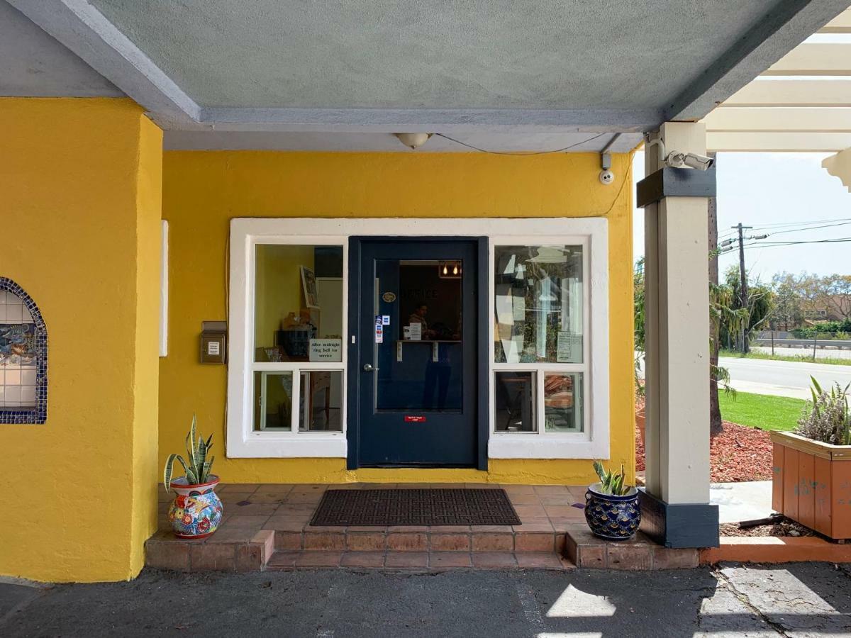 Sandyland Reef Inn Carpinteria Exterior photo